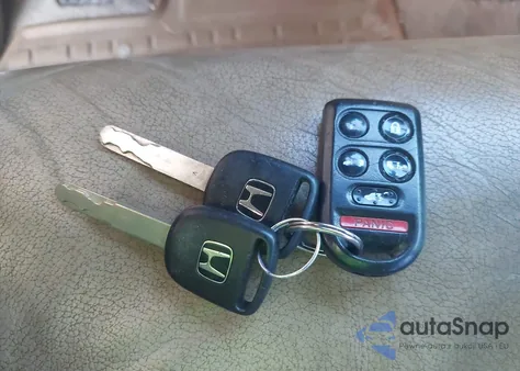 2005 Honda Odyssey Touring from USA, damaged, VIN 5FNRL38855B010350